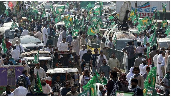 Pakistán: aumentan a 70 los muertos en un atentado contra un acto electoral 