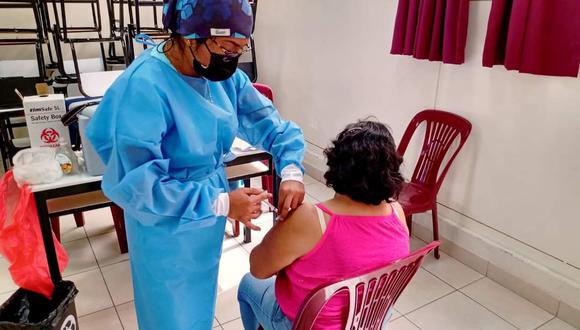 Dirección Regional de Salud de Piura realiza campaña de vacunación contra la COVID-19