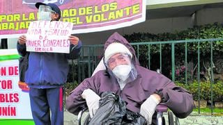 Hombre va al hospital en Huancayo para que lo operen por una hernia, pero afirma que le dañaron el esófago