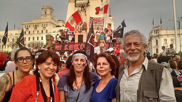 #5deabril: Patricia Llosa llegó a participa de marcha