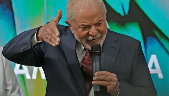 El presidente electo de Brasil, Luiz Inacio Lula da Silva, pronuncia un discurso durante una discusión sobre la selva amazónica en la conferencia climática COP27 en la ciudad turística de Sharm el-Sheikh, en el Mar Rojo, en Egipto, el 16 de noviembre de 2022. (Foto de JOSEPH EID / AFP)