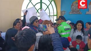 Huancayo: niños con discapacidad toman clases a la intemperie y padres protestan en el Gobierno Regional