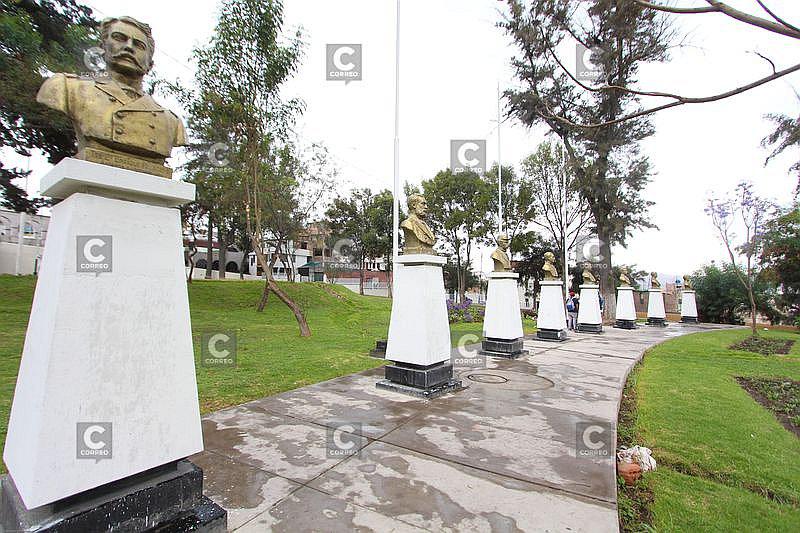 Bustos de héroes de la Guerra del Pacífico retornaron a su parque luego de cuatro años