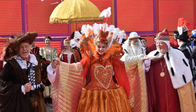 Linda Pani fue la ganadora del concurso del 2019 para ser el ángel. Ella nació en Venecia y se preparó dos meses para el número.(EFE).