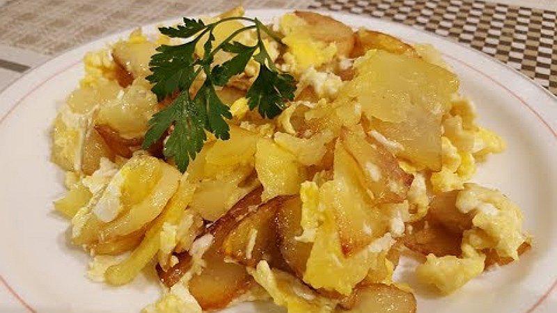 ¿Cómo preparar ‘papita con huevo’? Desayuno preferido por los peruanos 