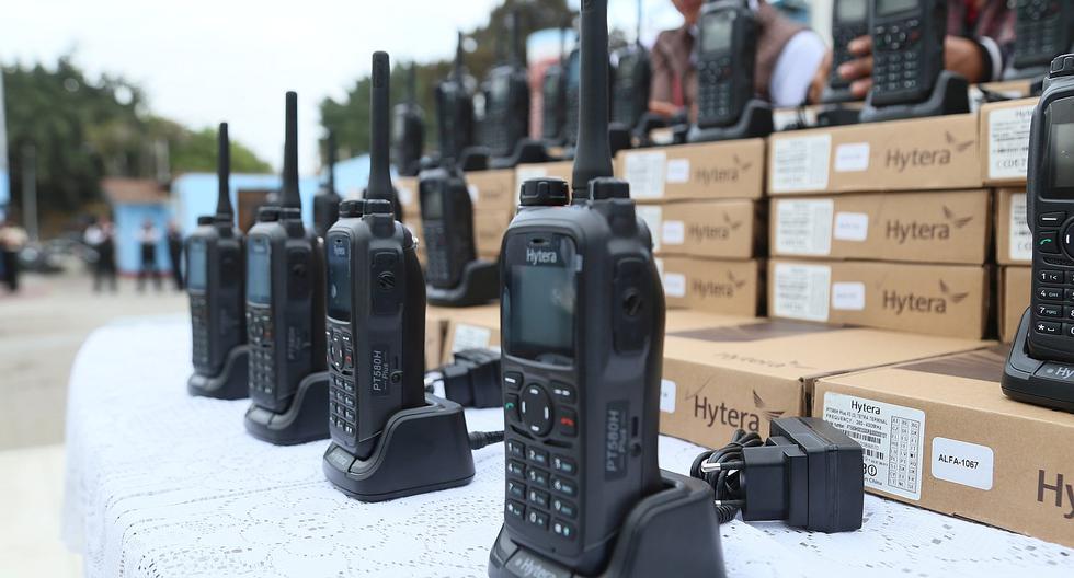 Trujillo Entregan radios para mejorar comunicación de serenos