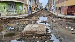 Constructora daña redes de agua y alcantarillado en la urbanización Campodónico