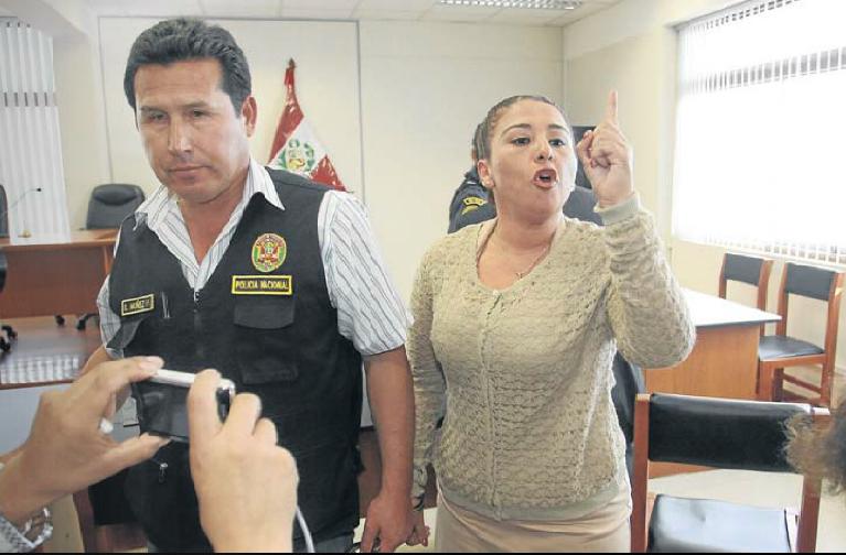 Suspenden a Dyana Díaz en la Contraloría