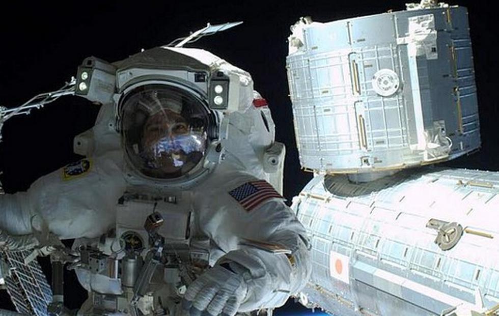Este es el primer 'selfie' oficial hecho en el espacio (FOTOS)