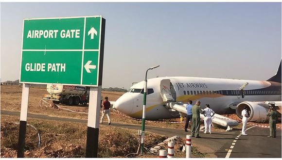 India: Al menos doce heridos al salirse de la pista un avión (FOTOS)