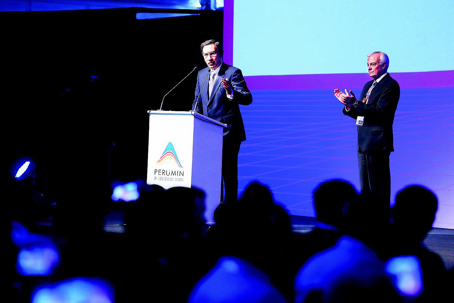 Comisión que revisará Ley de Minería deberá reunirse con gobernadores regionales