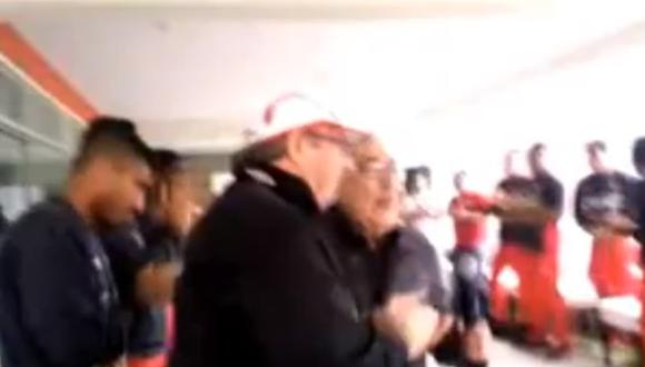Óscar Avilés visitó a la selección peruana en la Videna (Video)