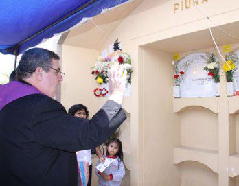 Responso en homenaje a difuntos