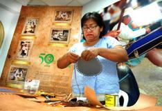Artesana Arcilia Juárez Cruz celebra 35 años trabajando el cuero