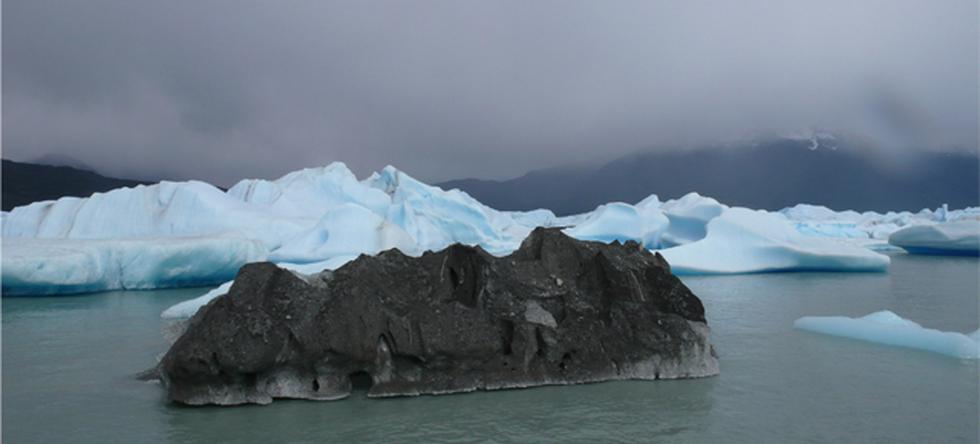 Fotografía de iceberg negro se convierte en viral