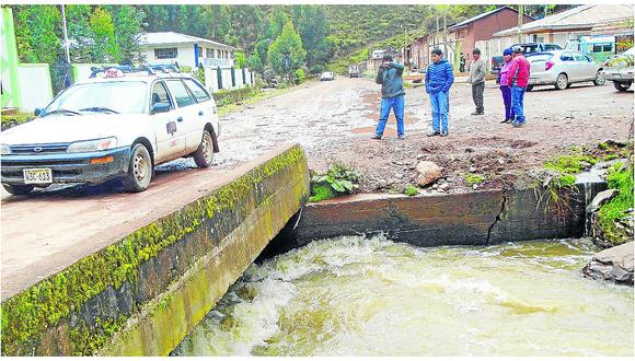 ​Cuatro puentes a punto de colapsar por lluvias y cerro amenaza deslizarse