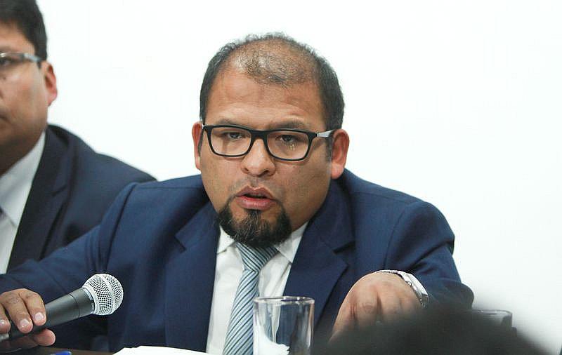 ​Regidores aprueban viaje de Omar Candia a Holanda
