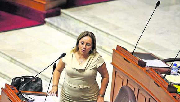 Congresista Rosa Núñez a Mary Acuña: "que se quede en su casa"