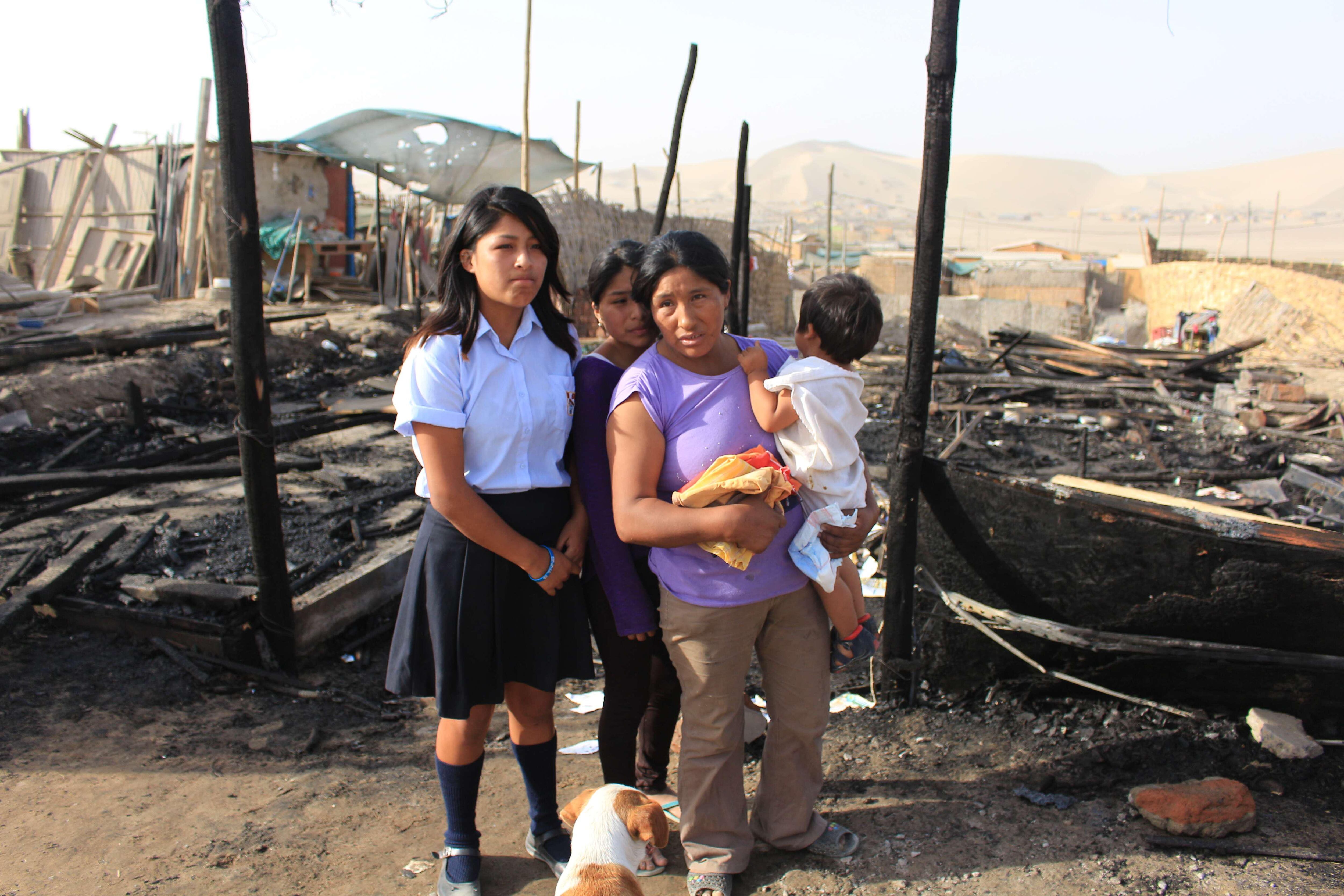 Ica: Incendio consume vivienda de esteras en Tierra Prometida