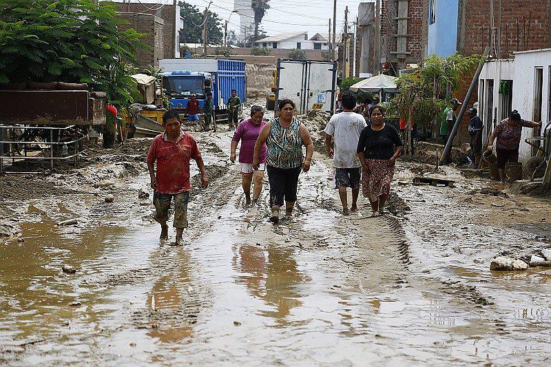 ​Indeci: 164 viviendas de SJL afectadas y 18 colapsadas tras desborde de río Huaycoloro