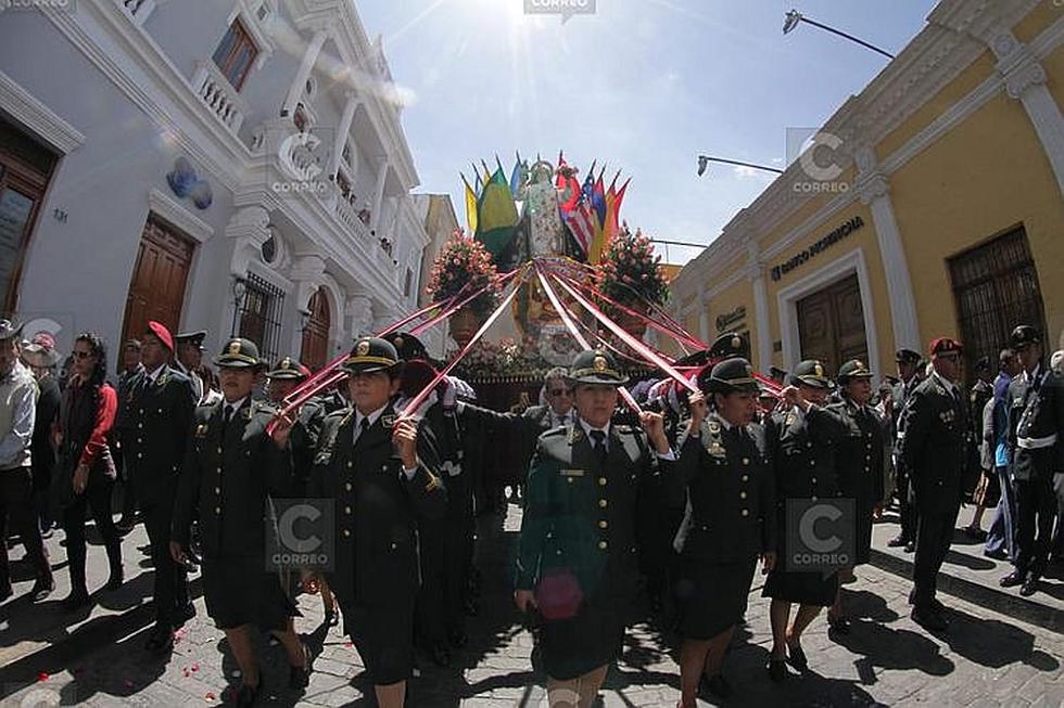 ​Policías y enfermeros rinden homenaje a Santa Rosa de Lima (FOTOS)