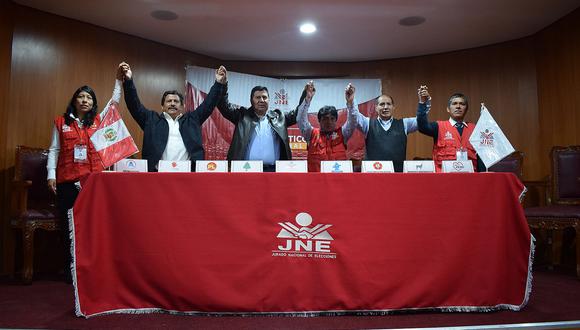 Solo 3 de 11 candidatos a la región Huancavelica firman pacto ético