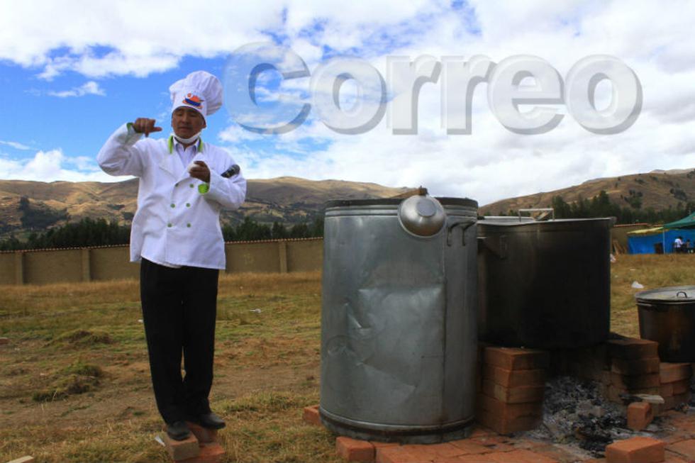 Dos mil platos de mondongo se sirvieron en Hualahoyo (FOTOS)