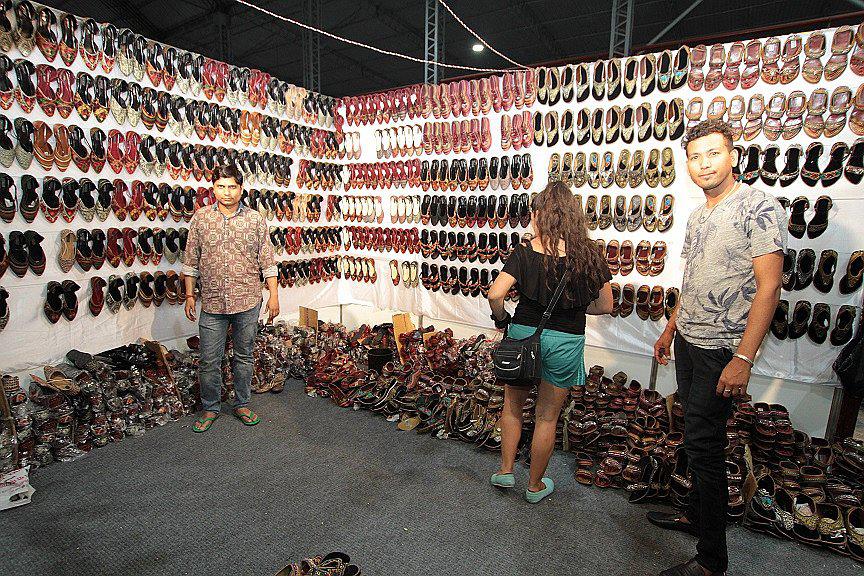 Ofrecen sesiones de yoga y danzas de Bollywood gratis en Feria India