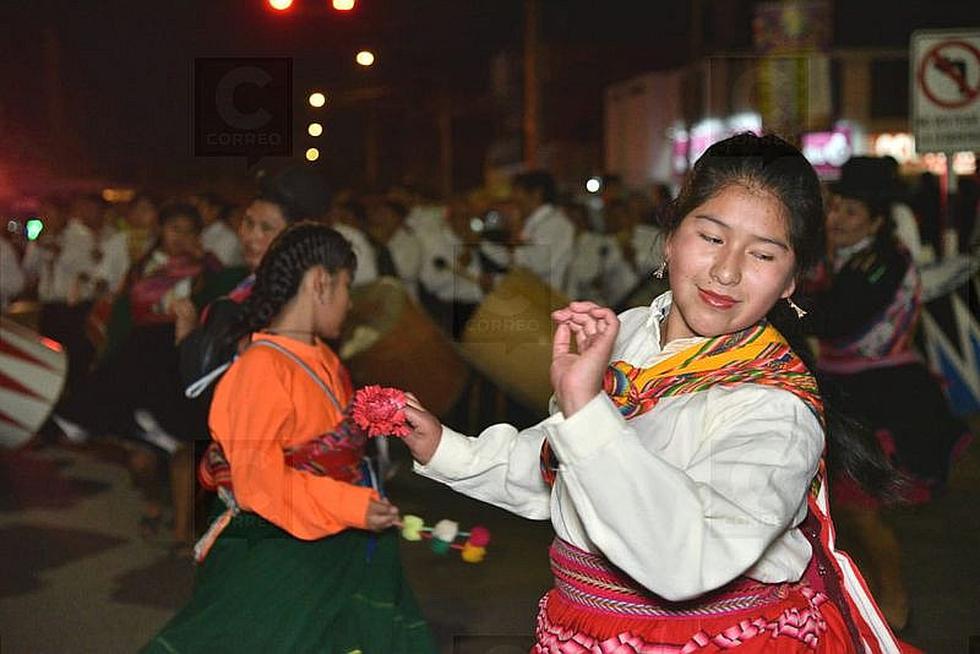 Grupos folclóricos rinden su saludo a la reincorporación de Tacna