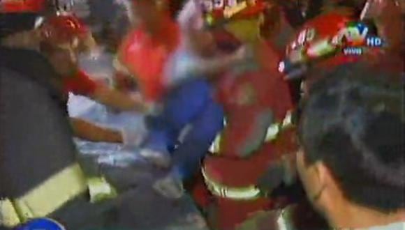 ​Metropolitano: Menor atrapado tras choque con alimentador (VIDEO)