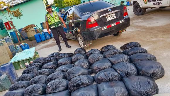 El jefe del Frente Policial de Tumbes, Javier Manuel Gonzáles Novoa, detalló que recientemente personal de la Unidad de Carreteras intervino un auto que llevaba hidrocarburo en bolsas plásticas