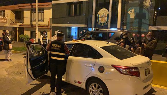 Suceso ocurrió ayer en horas de la tarde de ayer, mientras que dos sospechosos fueron detenidos mientras huían en un auto Toyota. (Foto: Difusión)