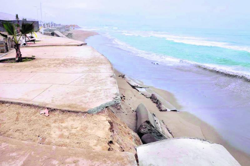 Oleaje dañó malecón de la playa Venecia