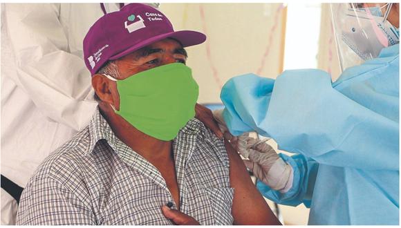 Desde que llegó el primer lote de vacunas de Pfizer al país, 143 adultos mayores fallecieron en la región.
