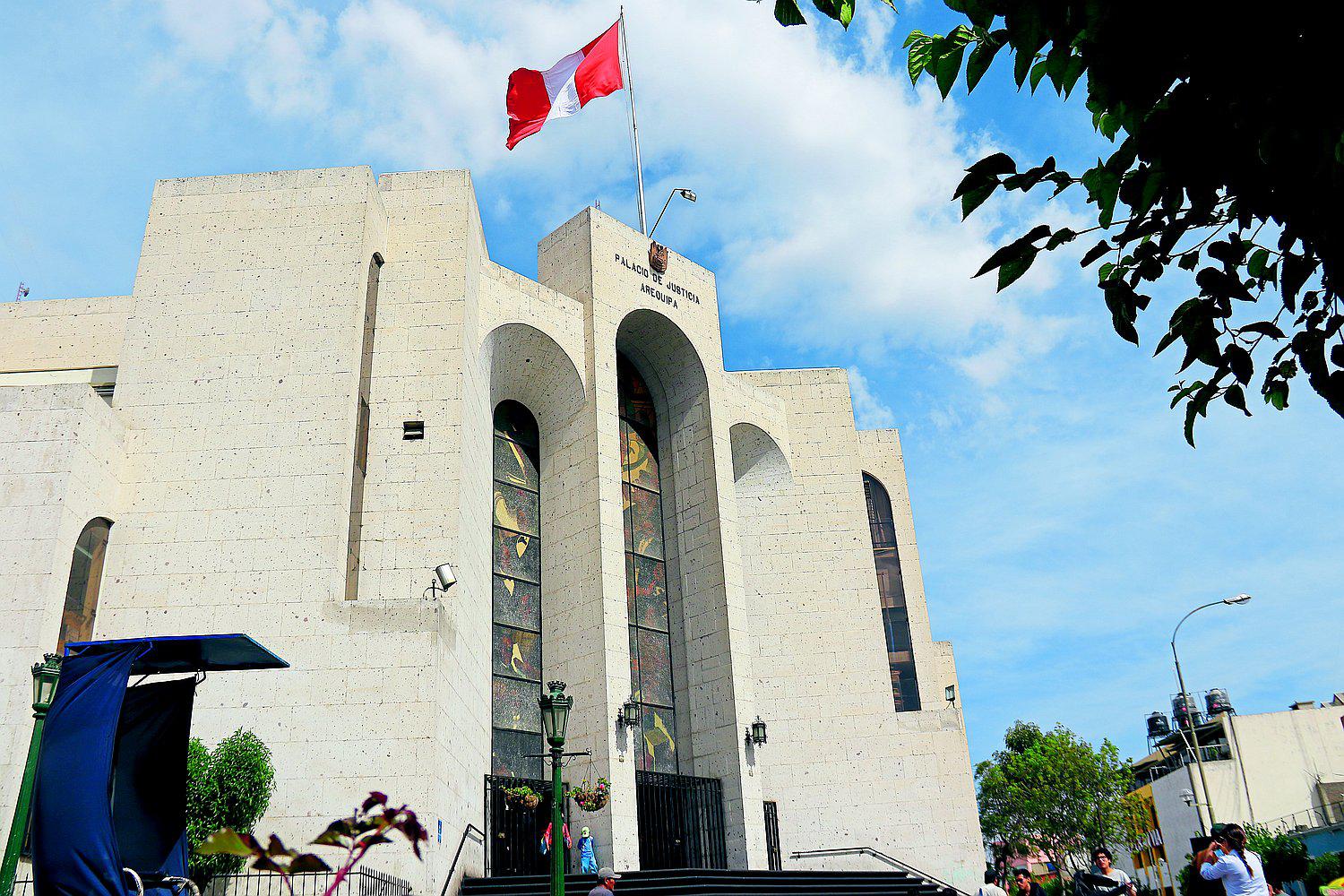 Ordenan prisión para cinco empresarios  por evasión tributaria