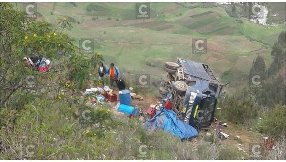 Huancavelica: ​Choque entre bus de Ticllas y camión deja a padre e hijo heridos