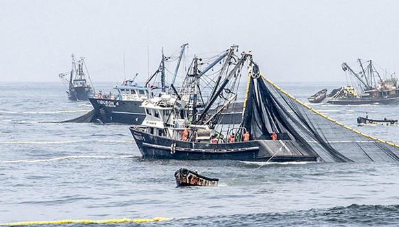 Armada chilena captura dos barcos pesqueros peruanos en zona económica exclusiva