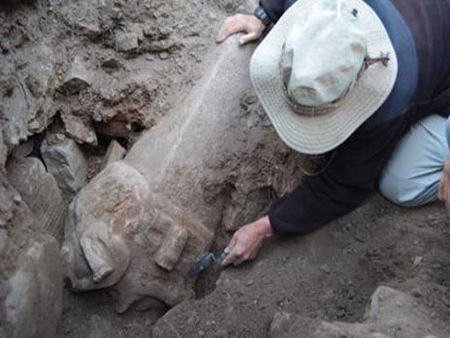 Hallan tres cabezas clavas en Chavín de Huantar