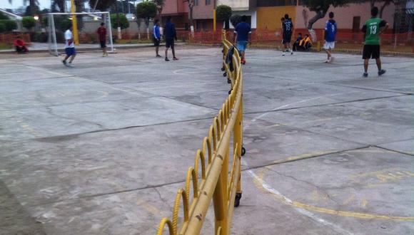 ​San Martín de Porres: Colocan valla metálica en medio de loza deportiva para cobrar alquiler