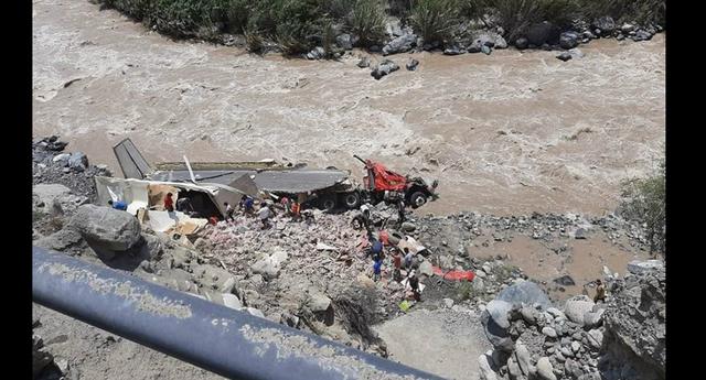 Policía investiga causas que provocaron despiste y volcadura de camión (Foto: Carmen Quispe)