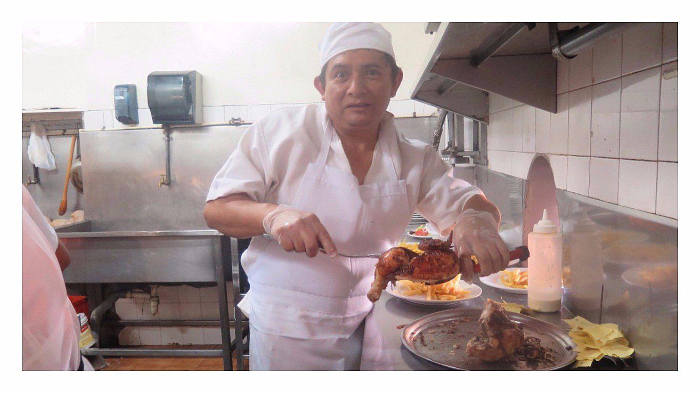 Trujillanos se suman a la celebración del Día del Pollo a la Brasa (VIDEO) 