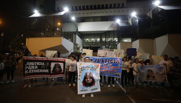 Familiares de Katherine Gómez marcharon este último sábado en las calles del centro de Lima para exigir justicia en su caso y la pronta captura del feminicida Sergio Tarache Parra. (Foto: GEC)