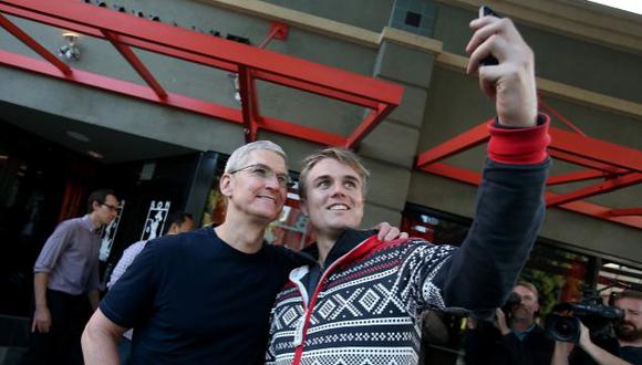 iPhone 6: Tim Cook se sacó selfies con los fans de Apple