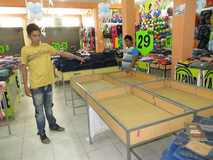 Delincuentes vacían tienda 'La Grande'