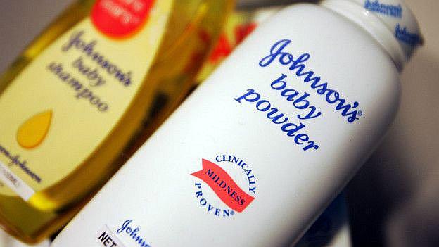 Johnson & Johnson deberá pagar $417 millones por caso de cáncer ligado a talco
