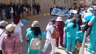 Trabajadores CAS COVID-19 de Huancavelica en protesta exigen celeridad al Congreso para aprobar su ley en el pleno