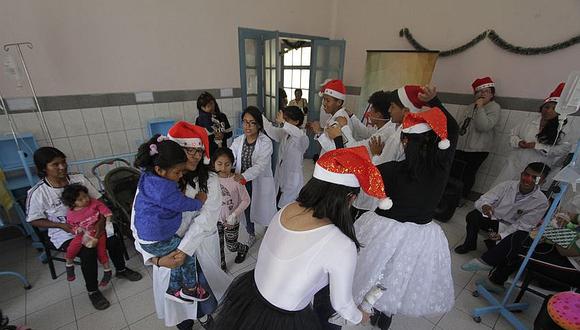 Estudiantes de la UNSA llevaron la Navidad a pacientes del Goyeneche