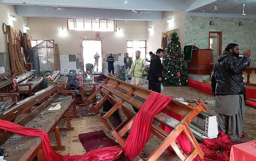 Estado Islámico: 10 muertos tras ataque terrorista en iglesia de Pakistán (VIDEO)