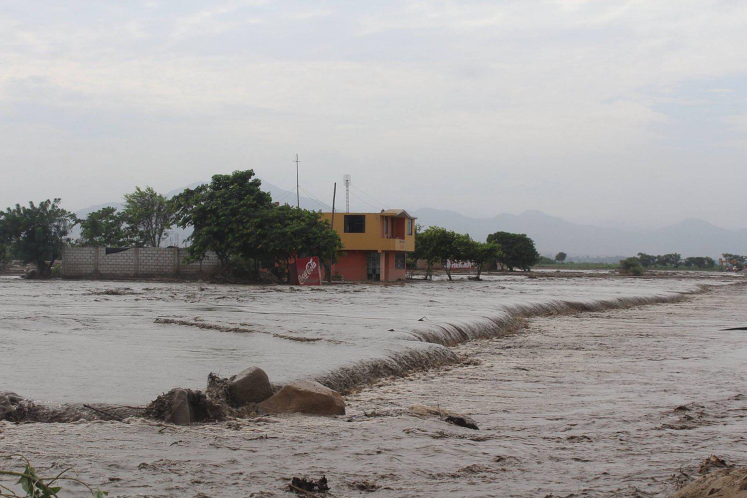 Ascope: Crecida del río amenaza con desaparecer Panamericana Norte 