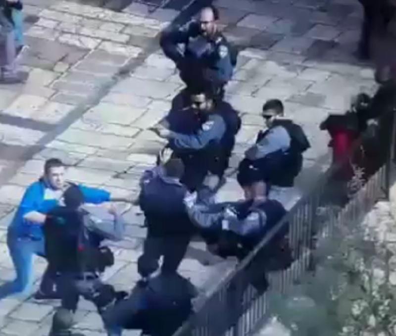 Jerusalén: Así atacó con cuchillo un terrorista árabe a tres policías (VIDEO)